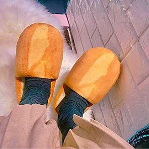 NWOT Unique “Bread” Slippers